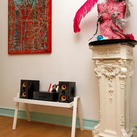 アパート Feels Like Alegria Art Gallery リスボン
